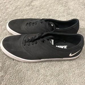 Black Nike Casual Sneakers - Size 8